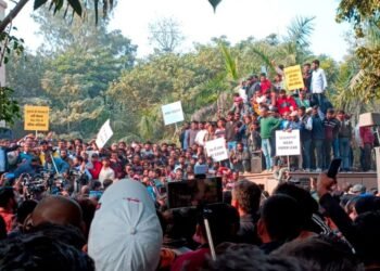 BPSC अभ्यर्थियों के समर्थन में राजभवन जा रहे विधायकों को पुलिस ने रोका, बीच सड़क पर हुई  धक्का-मुक्की