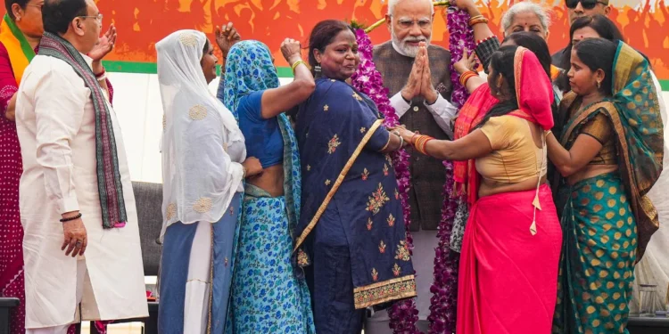 दिल्ली में भाजपा चलने जा रही 'लाडली बहना कार्ड'